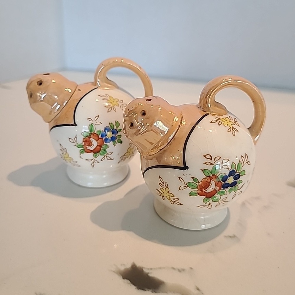 Vintage Ceramic Teapot‎ Salt and Pepper Shakers Handpainted Japan Red Flowers 2"